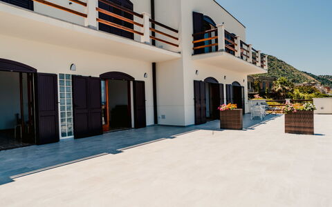 Marina di Caronia 110: Ejendom, Hus, Bygning, Hjem, Ejendom, Arkitektur, Boligområde, Lejlighed, Facade, Værelse