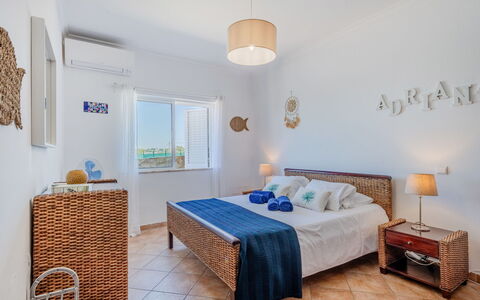 Casa Do Sol: Møbel, Soveværelse, Etage, Seng, Hjem, Lejlighed, Bed Frame, Sengetøj, Sengetøj, Loft