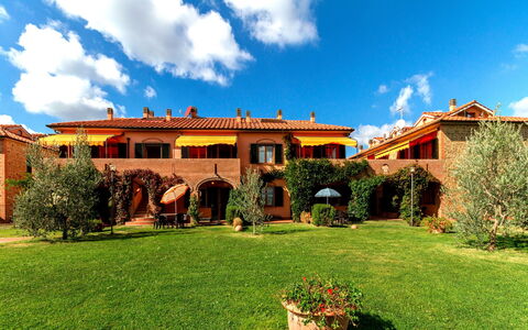 Calanchi Apartments: Ejendom, Hjem, Hus, Estate, Ejendom, Bygning, Boligområde, Hacienda, Land Lot, Mansion