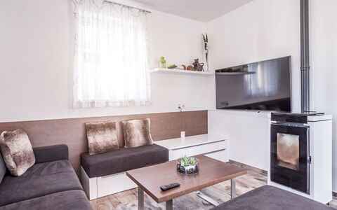 Lakeside Village 28 (+ Sauna): Møbel, Bord, Ejendom, Couch, Komfort, Indretning, Stue, Belysning, Træ, Etage