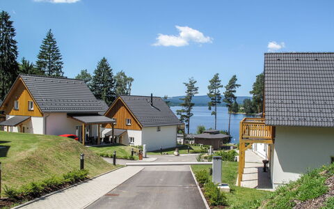 Lakeside Village 28 (+ Sauna): Plante, Himmel, Sky, Bygning, Ejendom, Træ, Vindue, Vejbelægning, Hus, Land Lot