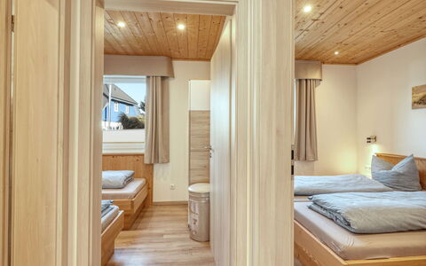 Heide: Møbel, Bygning, Komfort, Træ, Indretning, Bed Frame, Dør, Etage, Hus, Gulvbelægning