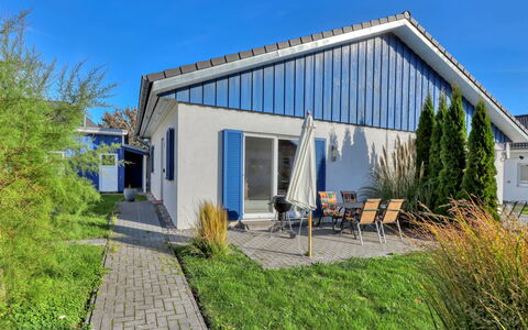 Heide: Plante, Himmel, Ejendom, Bygning, Land Lot, Skygge, Græs, Sommerhus, Landdistrikt, Træ
