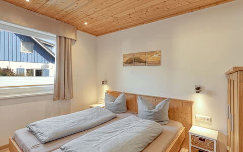 Heide: Møbel, Komfort, Træ, Vindue, Bygning, Arkitektur, Etage, Bed Frame, Væg, Gulvbelægning