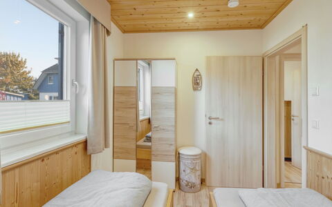 Heide: Møbel, Ejendom, Bygning, Træ, Indretning, Komfort, Belysning, Arkitektur, Dør