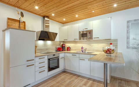 Heide: Cabinetry, Countertop, Ejendom, Møbel, Køkken, Tap, Træ, Håndvask, Køkkenvask, Indretning