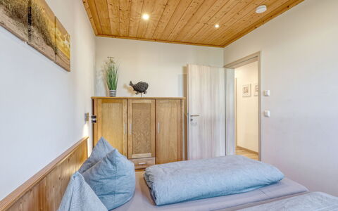 Heide: Møbel, Ejendom, Bygning, Cabinetry, Komfort, Azure, Træ, Indretning, Dør, Belysning