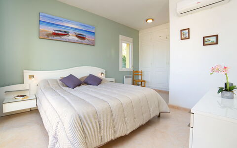 Hawaii: Soveværelse, Møbel, Seng, Værelse, Sengetøj, Ejendom, Sengetøj, Indretning, Væg, Bed Frame
