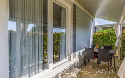 Mobile Home Luxury Premium 110.4: Bygning, Møbel, Plante, Skygge, Vindue, Træ, Stol, Hus, Etage, Stue
