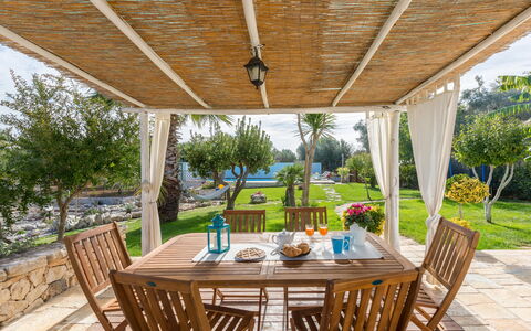 Trullo Suenn Con Piscina: Ejendom, Ejendom, Veranda, Bygning, Gårdhave, Hus, Hjem, Estate, Værelse, Møbel