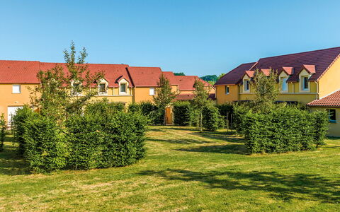 Montignac 651: Plante, Himmel, Bygning, Vindue, Naturlige Landskab, Land Lot, Vegetationen, Træ, Græs, Almindeligt