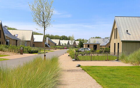 Oesterdam Resort: Himmel, Plante, Sky, Bygning, Vejbelægning, Vindue, Land Lot, Græs, Gadebelysning, Træ