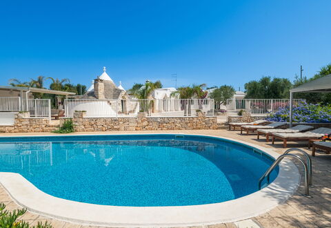 Borgo Marianna: Vand, Himmel, Plante, Ejendom, Svømmepøl, Blå, Azure, Træ, Arkitektur, Bygning