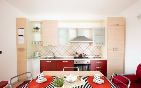 Prato Inglese Sinistro: Bord, Møbel, Cabinetry, Ejendom, Bordservice, Stol, Countertop, Køkken, Indretning, Træ