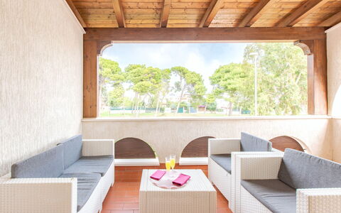Prato Inglese Sinistro: Ejendom, Couch, Træ, Skygge, Himmel, Indretning, Stue, Træ, Plante, Etage