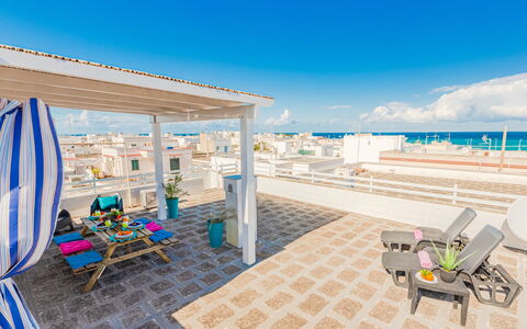 La Terrazza Vista Mare Di Marco: Ejendom, Bygning, Hus, Værelse, Hjem, Ejendom, Ferie, Arkitektur, Indretning, Hav
