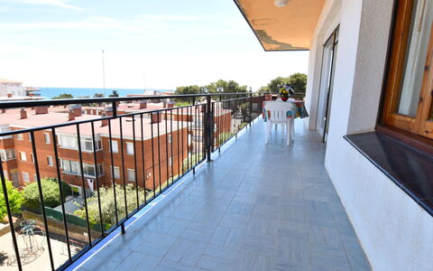 Helen: Ejendom, Bygning, Ejendom, Altan, Etage, Gelænder, Arkitektur, Walkway, Hus, Lejlighed