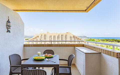 Oropesa del Mar 620: Himmel, Møbel, Bord, Ejendom, Stol, Azure, Skygge, Indretning, Gul, Etage