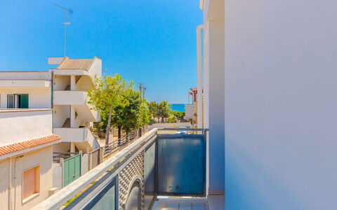 Appartamento Pineta Mare: Himmel, Vindue, Bygning, Azure, Urban Design, Ejerlejlighed, Facade, Arecales, Fritid, Lejlighed