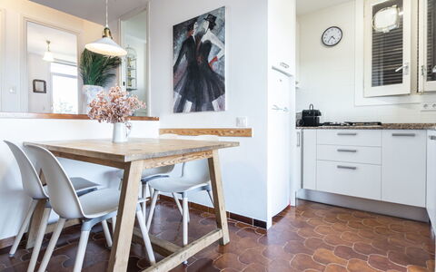 Ursula: Møbel, Værelse, Ejendom, Køkken, Etage, Indretning, Bygning, Bord, Countertop, Hus
