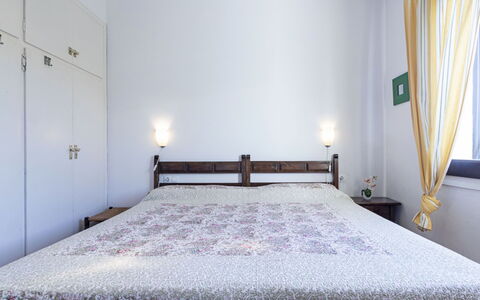 Marisol: Soveværelse, Seng, Sengetøj, Madras, Møbel, Værelse, Ejendom, Sengetøj, Bed Frame, Etage