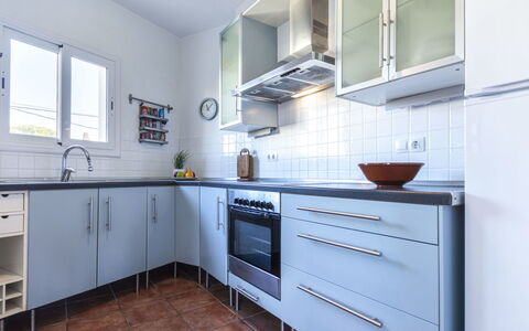Marisol: Ejendom, Værelse, Køkken, Møbel, Cabinetry, Countertop, Bygning, Indretning, Ejendom, Hus