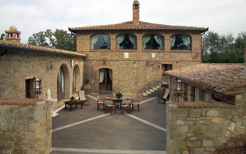 Villa Fontanelle: Himmel, Sky, Træ, Vindue, Tag, Facade, Landdistrikt, Landskab, Arch, City