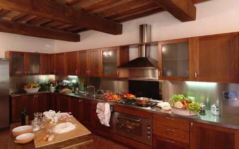Villa Fontanelle: Træ, Værelse, Ejendom, Indretning, Hårdttræ, Bejdse, Loft, Countertop, Skab, Køkken