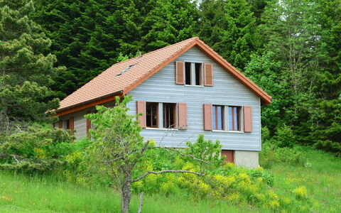 Chalet la Frêtaz: Plante, Vindue, Bygning, Grøn, Træ, Hus, Naturlige Landskab, Træ, Land Lot, Landdistrikt