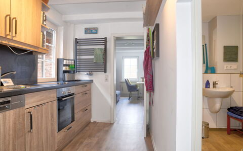 Phileas: Cabinetry, Ejendom, Køkken Apparat, Blå, Countertop, Træ, Komfur, Håndvask, Bygning, Husholdningsapparat