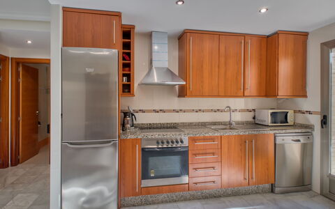 Zephyrus: Cabinetry, Countertop, Bygning, Møbel, Komfur, Køkken Apparat, Husholdningsapparat, Køkken, Træ, Orange