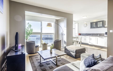 Quiberon 226: Stue, Værelse, Ejendom, Indretning, Møbel, Bygning, Hjem, Hus, Loft, Etage