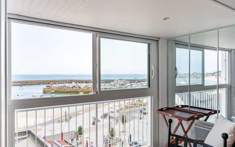 Quiberon 226: Plante, Møbel, Ejendom, Vindue, Stol, Bygning, Træ, Belysning, Blomsterkrukke, Arkitektur