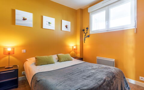 Quiberon 226: Soveværelse, Seng, Møbel, Værelse, Sengetøj, Sengetøj, Ejendom, Loft, Etage, Indretning