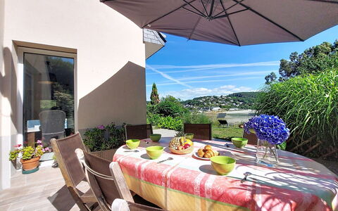 Meeresblick: Møbel, Paraply, Stol, Udendørs Møbler, Bord, Udendørs Bord, Skygge, Køkken & Spisebord, Eco Hotel, Have
