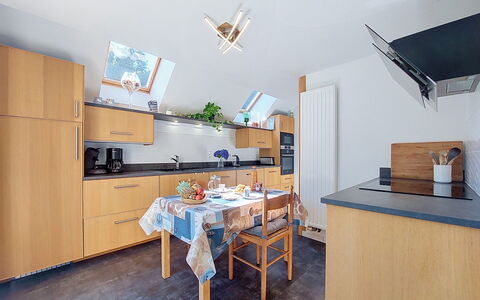 Meeresblick: Møbel, Indretning, Træ, Gulvbelægning, Køkken, Loft, Etage, Stol, Countertop, Værelse