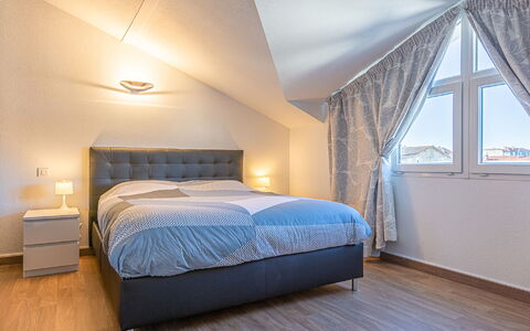 La Closerie des Tremieres: Soveværelse, Seng, Værelse, Møbel, Ejendom, Attic, Bed Frame, Etage, Indretning, Sengetøj
