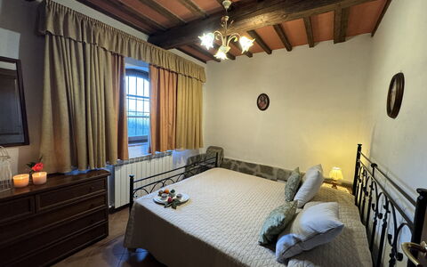 Podere Di Mero Casolare: Møbel, Seng, Soveværelse, Etage, Gulvbelægning, Træ, Sengetøj, Sengetøj, Loft, Indretning