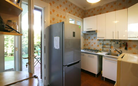 Villa Del Forte: Værelse, Ejendom, Køkken, Hus, Bygning, Køleskab, Større Bandage, Countertop, Indretning, Cabinetry