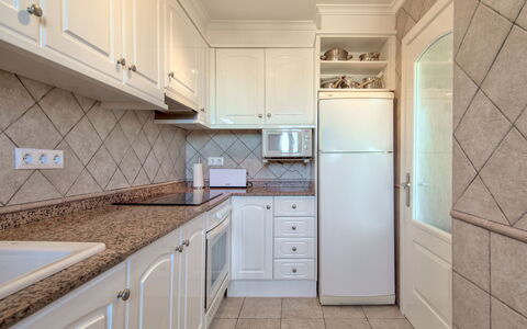 Alqueria Sol: Ejendom, Værelse, Countertop, Flise, Cabinetry, Møbel, Køkken, Bygning, Indretning, Ejendom