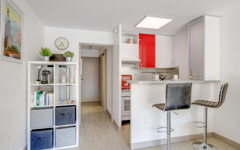 Le Mexico: Møbel, Hylde, Værelse, Indretning, Ejendom, Bygning, Reoler, Loft, Hus, Etage