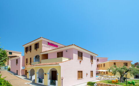 Orosei 678: Facade, Boligområde, Hjem, Altan, Menneskelig Bosættelse, Lejlighed, Estate, Villa, Hacienda, Hotel