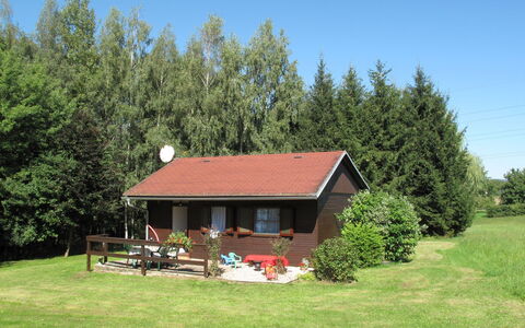 Spinka: Plante, Himmel, Bygning, Naturlige Landskab, Træ, Vindue, Græs, Hus, Land Lot, Lærk
