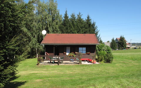 Spinka: Ejendom, Hus, Hjem, Sommerhus, Naturlige Landskab, Land Lot, Græs, Gård, Bygning, Træ