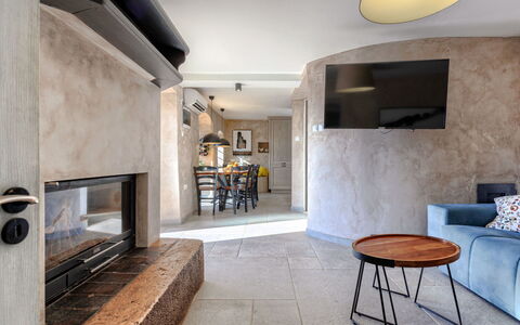 Villa Domenica: Gulvbelægning, Møbel, Indretning, Etage, Loft, Belysning, Værelse, Couch, Stol, Stue