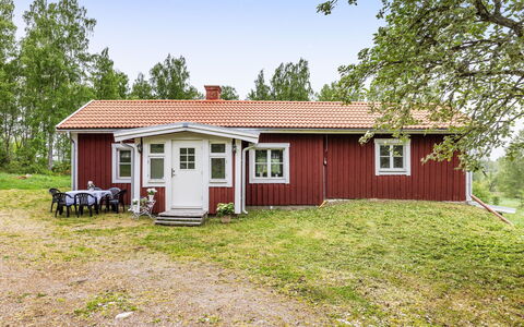 Motorp: Himmel, Bygning, Plante, Vindue, Hus, Træ, Træ, Land Lot, Sommerhus, Græs