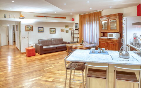 Dai Fiorentini - Apartment In Levanto: Værelse, Ejendom, Møbel, Countertop, Bygning, Cabinetry, Indretning, Køkken, Etage, Ejendom