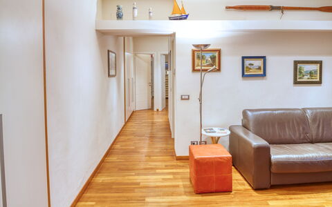 Dai Fiorentini - Apartment In Levanto: Værelse, Etage, Ejendom, Møbel, Trægulve, Bygning, Hus, Indretning, Stue, Hårdttræ