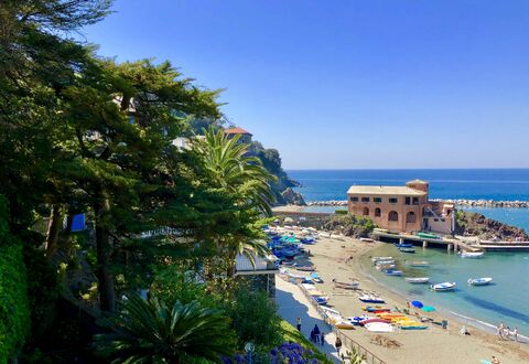 Dai Fiorentini - Apartment In Levanto: Kyst, Hav, Himmel, Azure, Ejendom, Træ, Ferie, Strand, Stad, Kyst