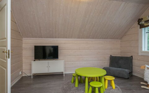 Villa Puronotko: Møbel, Stol, Udendørs Møbler, Bord, Træ, Udendørs Bord, Køkken & Spisebord, Skygge, Have, Paraply